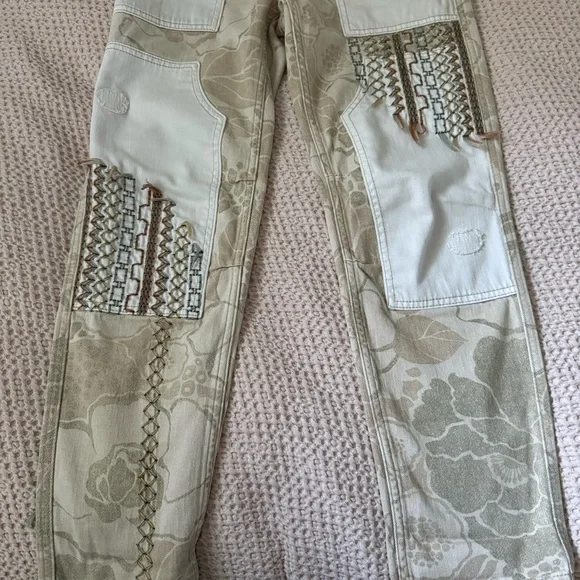 Pilcro by Anthropologie The Camp Wanderer Patchwork Embroidered Cargo Pant Sz 26 - Picture 9 of 13